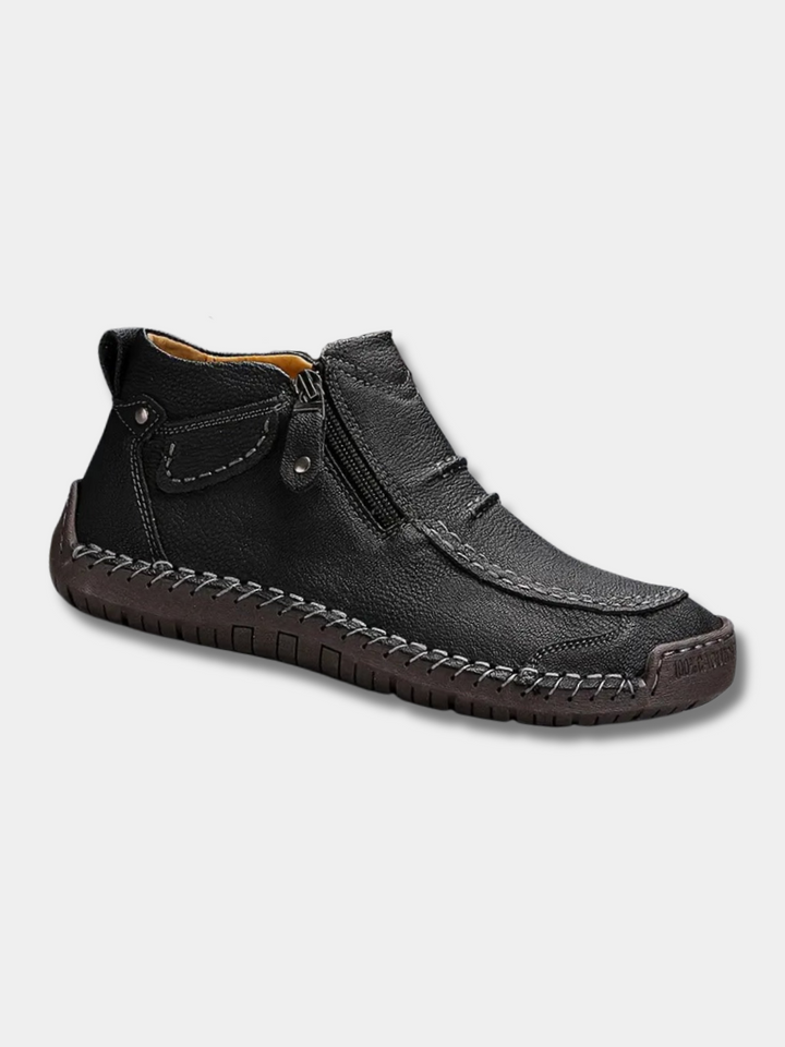 Zwarte comfortabele orthopedische heren instapschoenen met voetondersteuning voor dagelijks gebruik.
