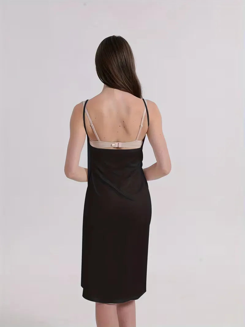 Casual chique zwarte midi strandjurk voor dames. Ideale badmode cover-up voor vakantie en zwembad.