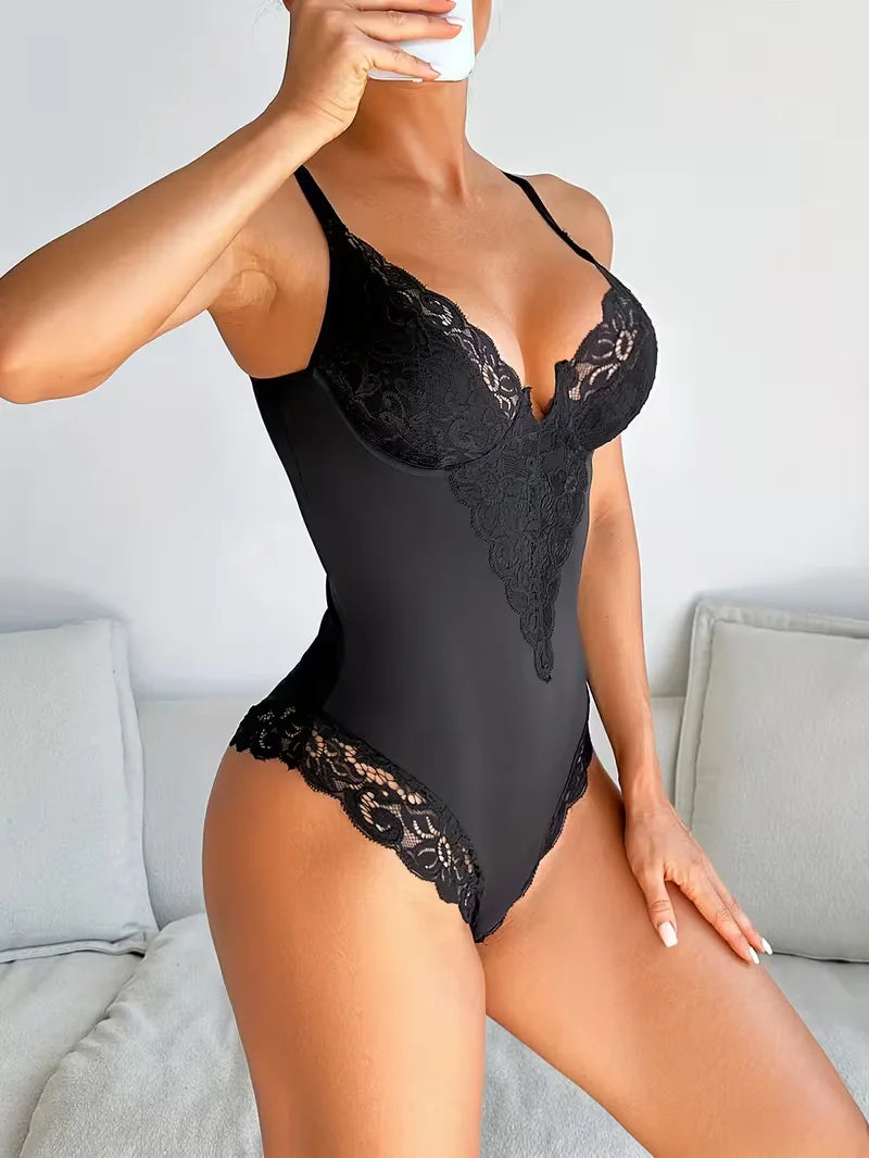 Elegante zwarte dames bodysuit met kanten V-hals en mouwloze design. Creëert een modieuze en verfijnde look.