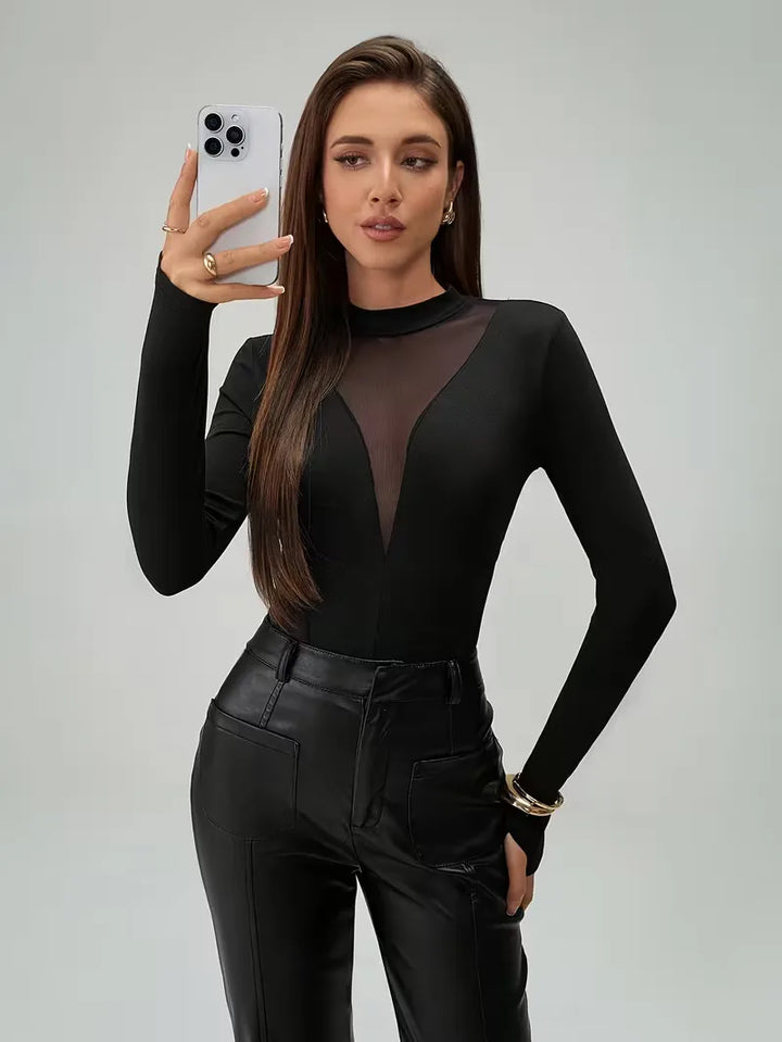 Trendy zwarte dames bodysuit met lange mouwen en verleidelijke mesh details. Een must-have voor je garderobe.