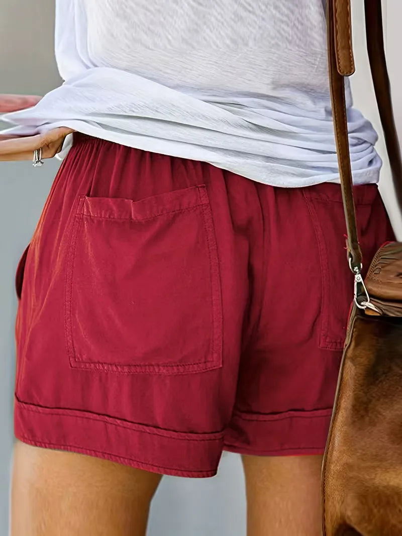 Witte dames relaxte pasvorm shorts, trekkoord en wijde pijpen. Perfecte zomerkleding.