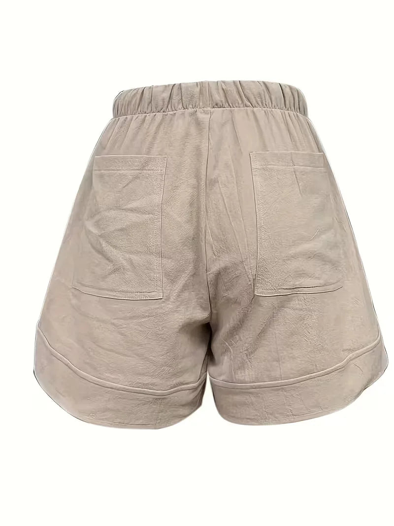 Olijfgroene dameshorts, trekkoord en elastische band. Essentieel voor zomercomfort.