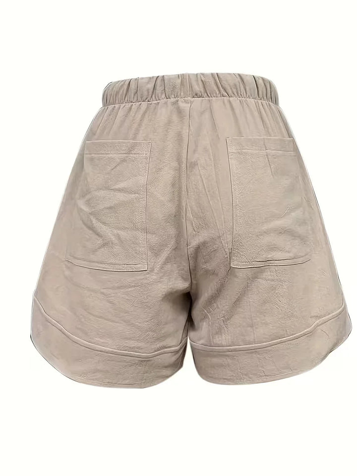 Olijfgroene dameshorts, trekkoord en elastische band. Essentieel voor zomercomfort.