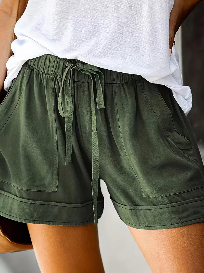 Lichtblauwe dames shorts, casual stijl, trekkoord en elastische tailleband. Zomers en veelzijdig.