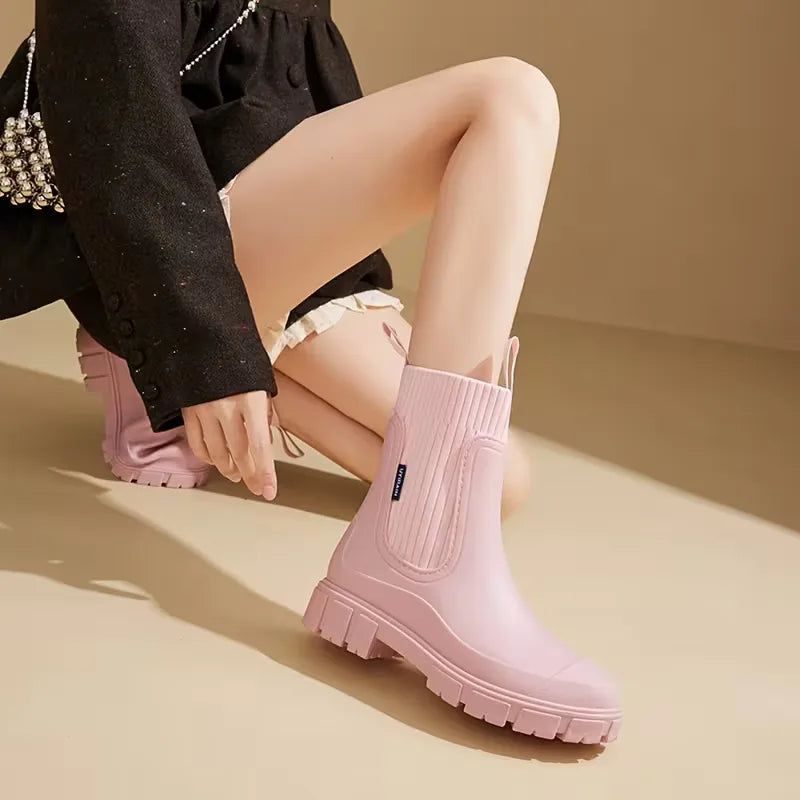 Khaki dames Chelsea boots, waterbestendig en comfortabel. Perfecte regenlaarzen voor herfst en winter.
