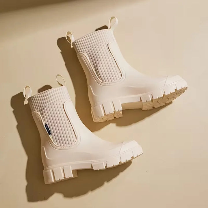 Comfortabele beige Chelsea boots voor dames. Stijlvolle mode laarzen met elastische zijkanten, perfect voor streetwear.
