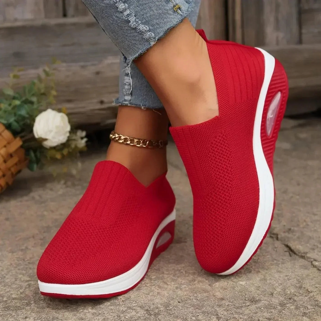 Lichtgewicht roze dames sneakers met ademend mesh, ideaal voor comfortabel en sportief wandelen.