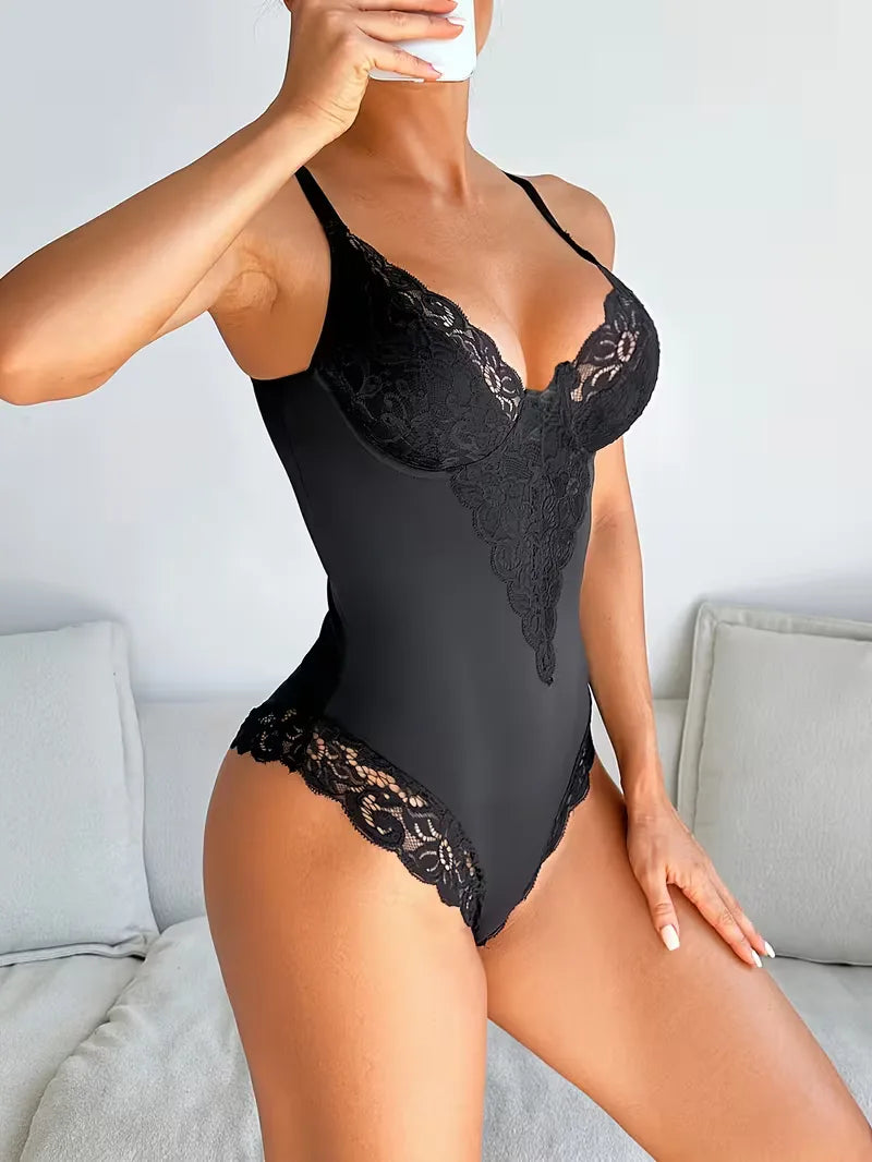 Slim fit zwarte dames V-hals bodysuit, mouwloos en elegant, perfect voor lente mode en zomer casual chic.