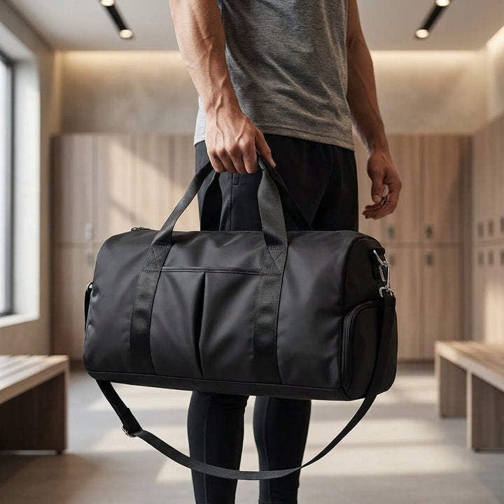 Zwarte DryVoyager waterdichte unisex weekendtas, ideaal voor droge opslag tijdens reizen en sportactiviteiten.