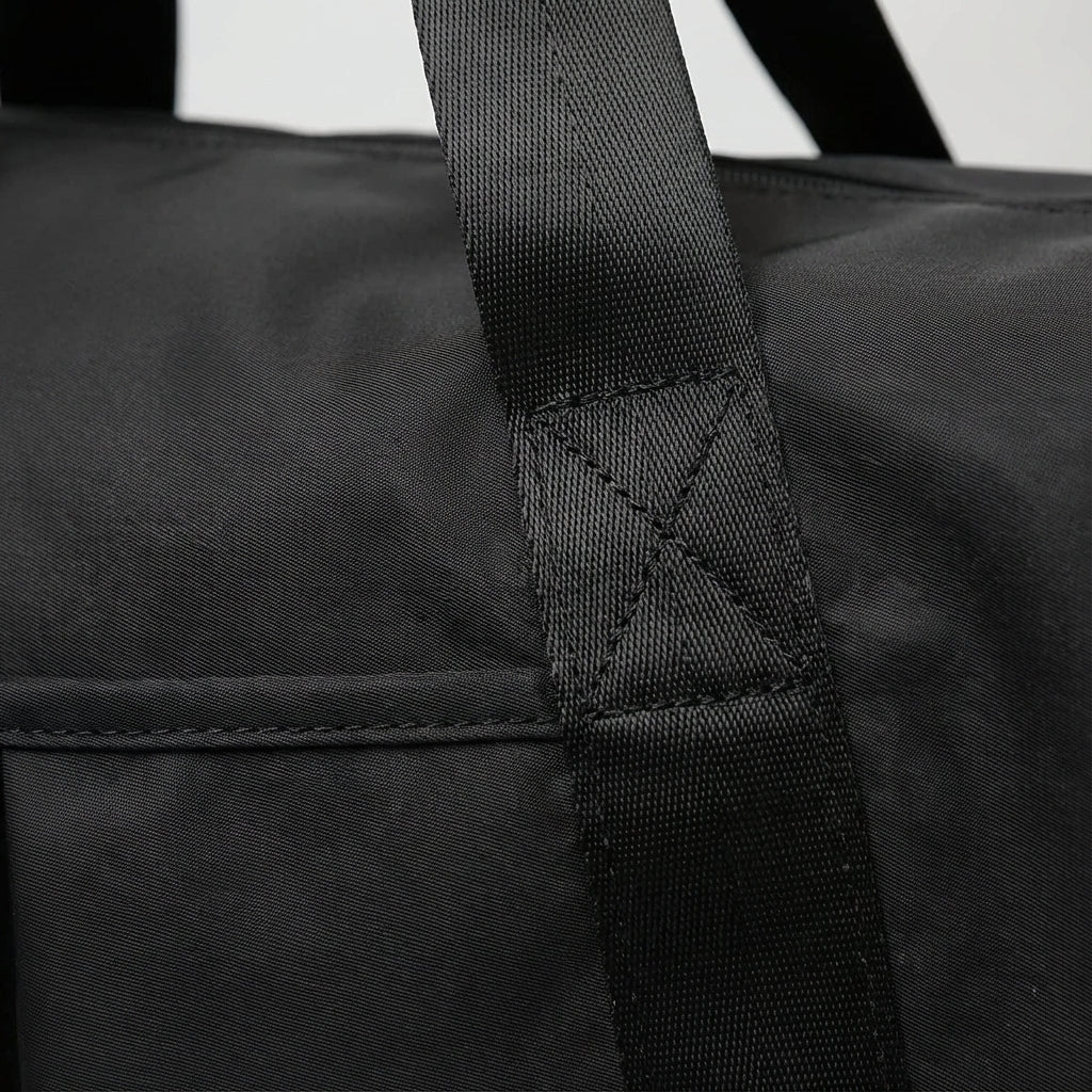 Duurzame DryVoyager waterdichte weekendtas, unisex design, houdt al je spullen veilig en droog onderweg.