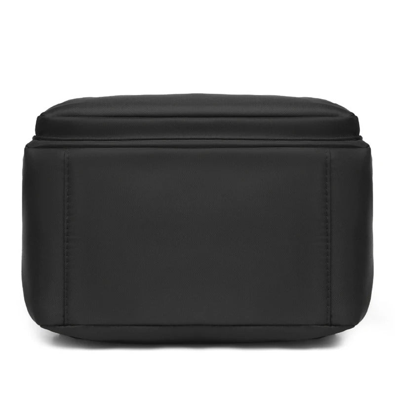 Stijlvolle zwarte dames rugzak, PU leer, combineert elegantie met functionaliteit voor elke dag.