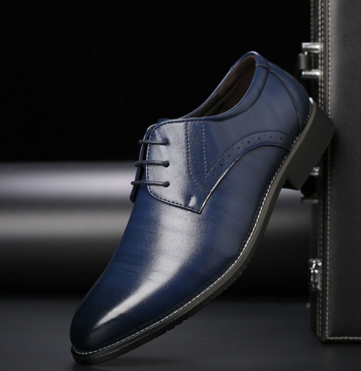 Klassieke blauwe heren veterschoenen, met comfortabel voetbed en tijdloos design voor zowel formele als casual mode.