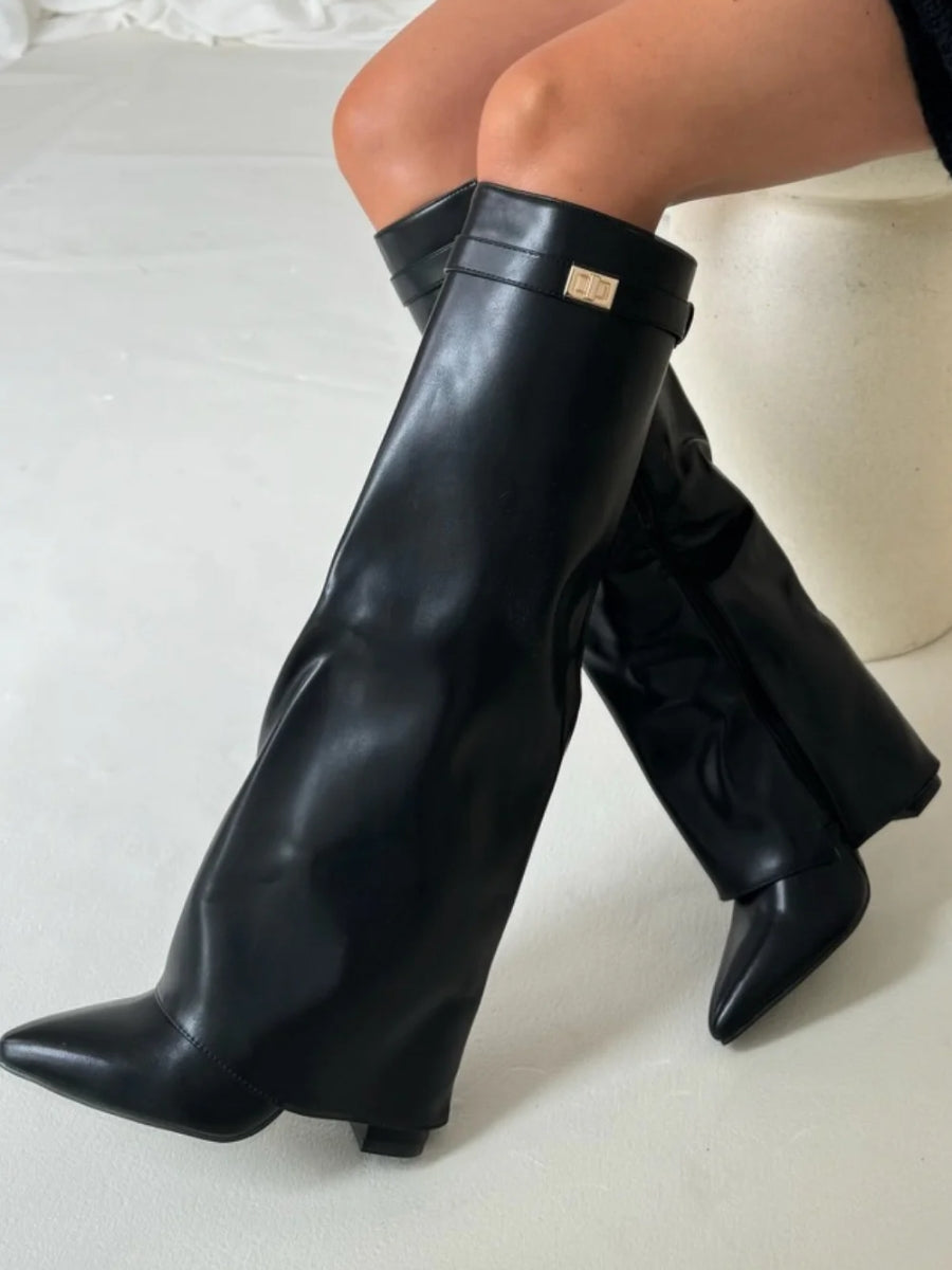 Stijlvolle hoge laarzen voor dames, perfecte combinatie van elegantie, comfort en herfst/winter mode.