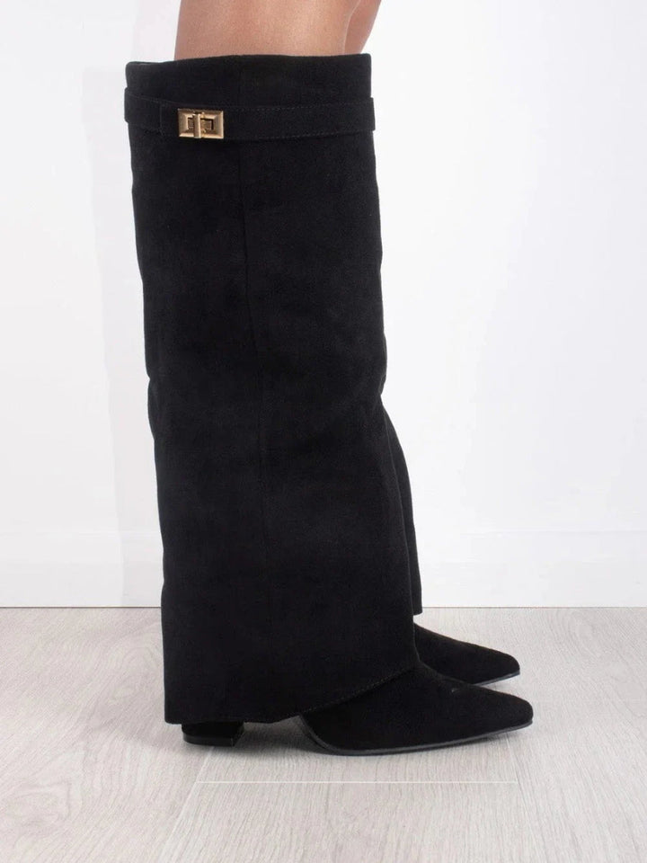Stijlvolle hoge dameslaarzen, perfect voor koude dagen. Combineert elegantie en comfort voor de moderne vrouw.