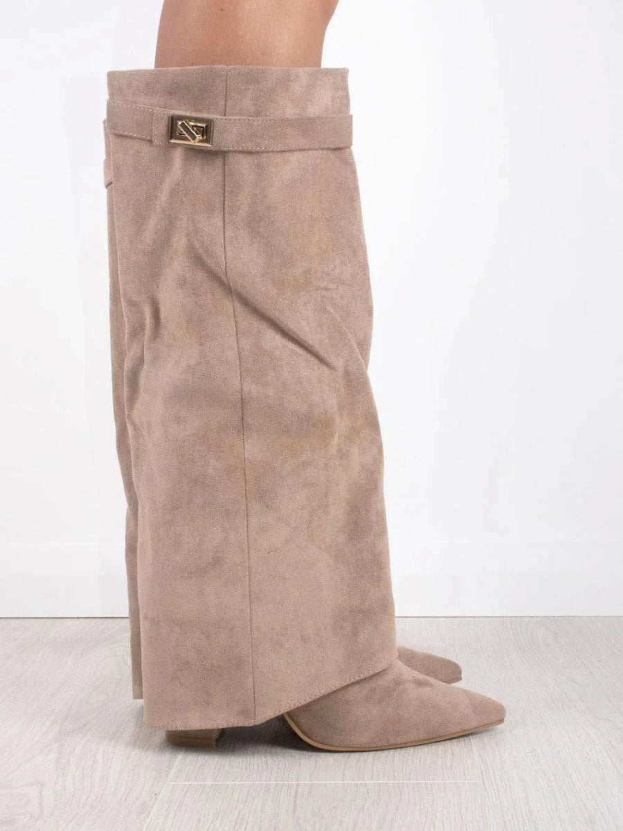 Modieuze hoge laarzen voor dames, ontworpen voor optimaal comfort. Een elegante keuze voor wintermode.