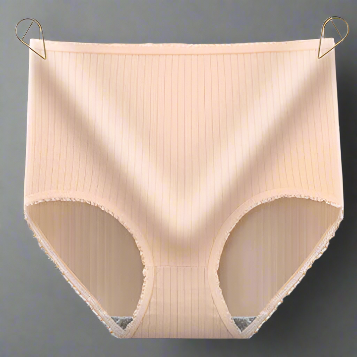Opgevouwen lekvrije dames onderbroek, klaar voor dagelijks comfort, hygiene en discretie.