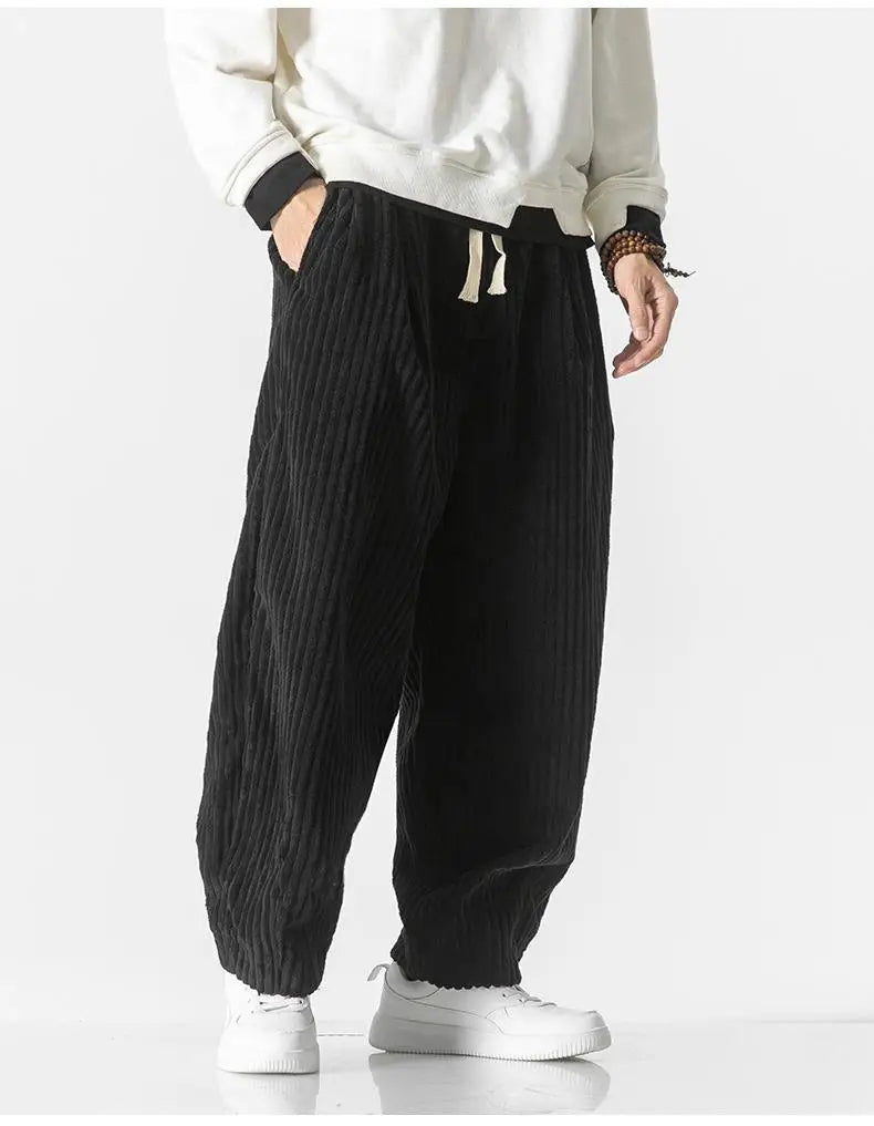 "Zwarte geribbelde relaxed fit broek, corduroy ontwerp, elastische taille, urban stijl, perfect voor casual dagen."