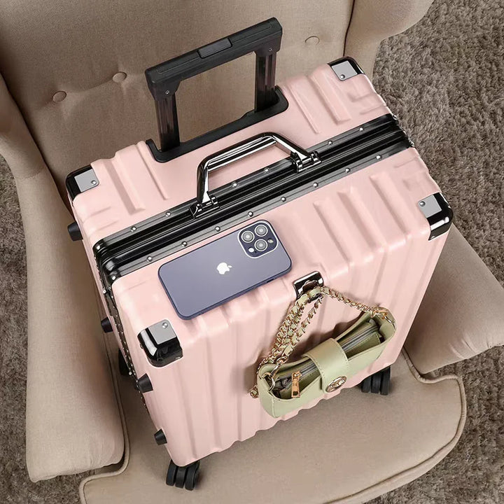 Reiskoffer met hardshell en stevig aluminium frame; essentieel voor zowel vakantie- als zakenreizen.