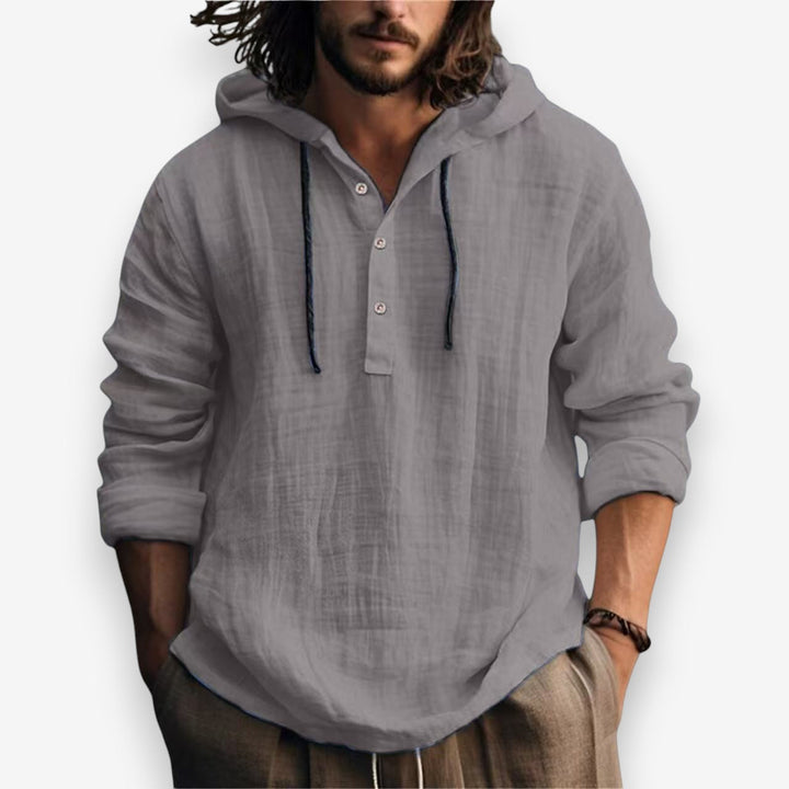 Herenkleding item: comfortabele grijze hoodie met capuchon en functionele knoopsluiting.