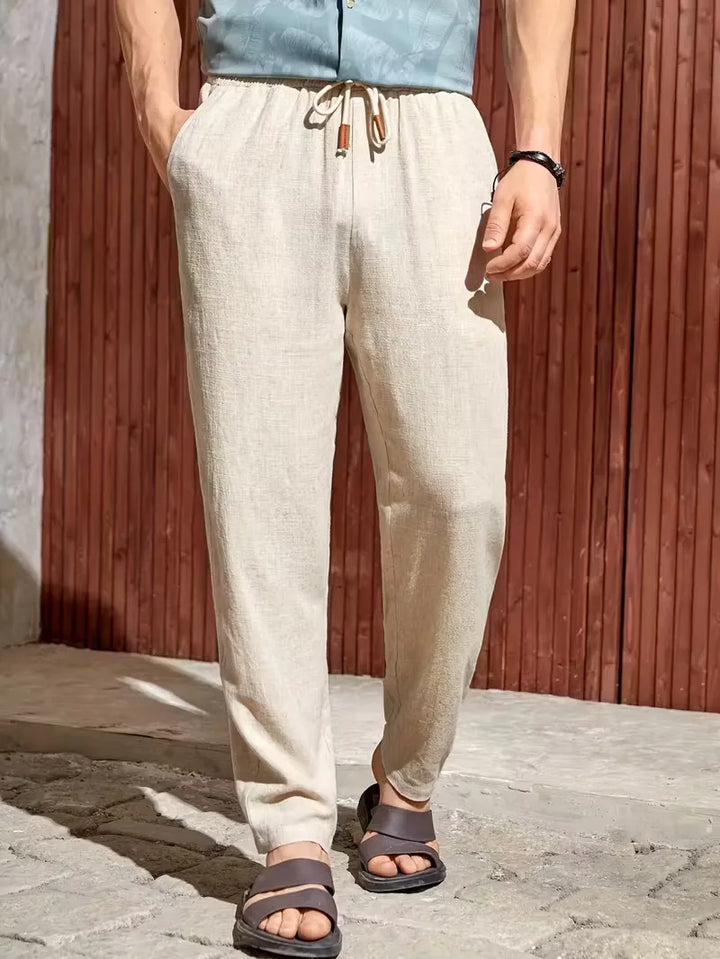 Zwarte heren pantalon met trekkoord, straight leg fit, casual en comfortabel voor zomer.