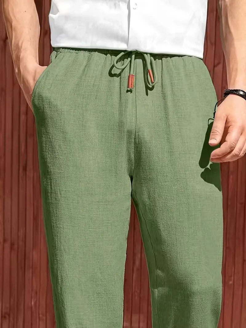 Stijlvolle olijfgroene heren pantalon, trekkoord, straight leg, casual en zomerklaar.