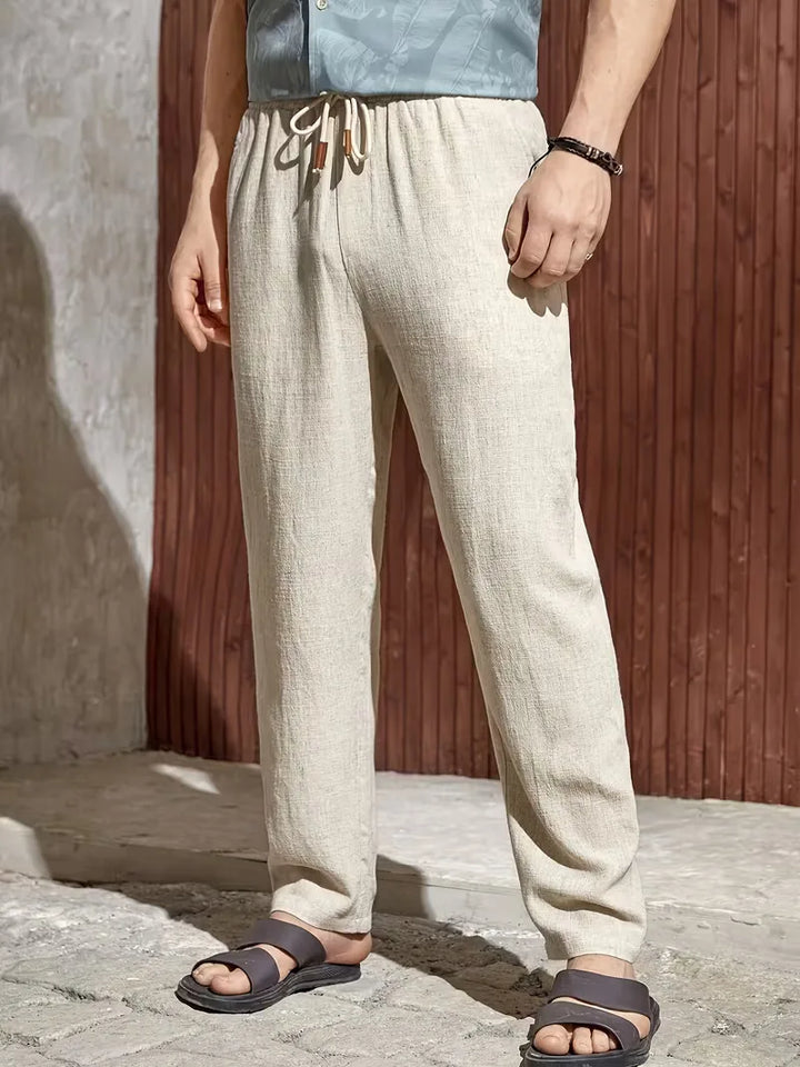 Olijfgroene casual heren pantalon met trekkoord en straight leg, ideaal zomercomfort.