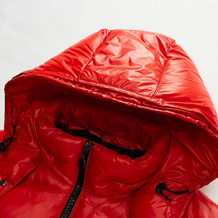 Casual rode heren winterjas, puffer model met isolatie. Comfortabele en stijlvolle jas voor de winter.