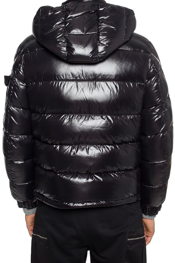 Comfortabele zwarte heren winterjas, geïsoleerde puffer jas. Houdt je warm en stijlvol tijdens de koude winter.
