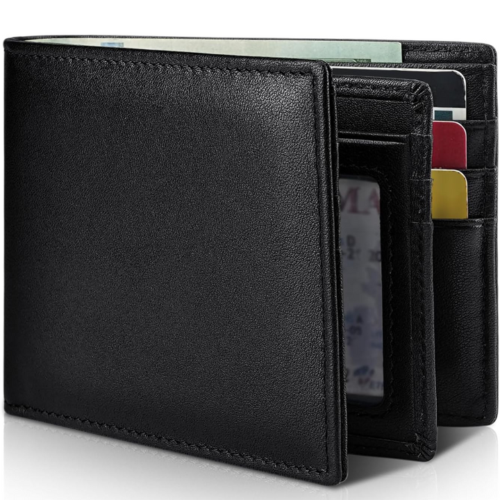 Man houdt een zwarte leren RFID veilige portemonnee vast, klaar voor dagelijks gebruik.