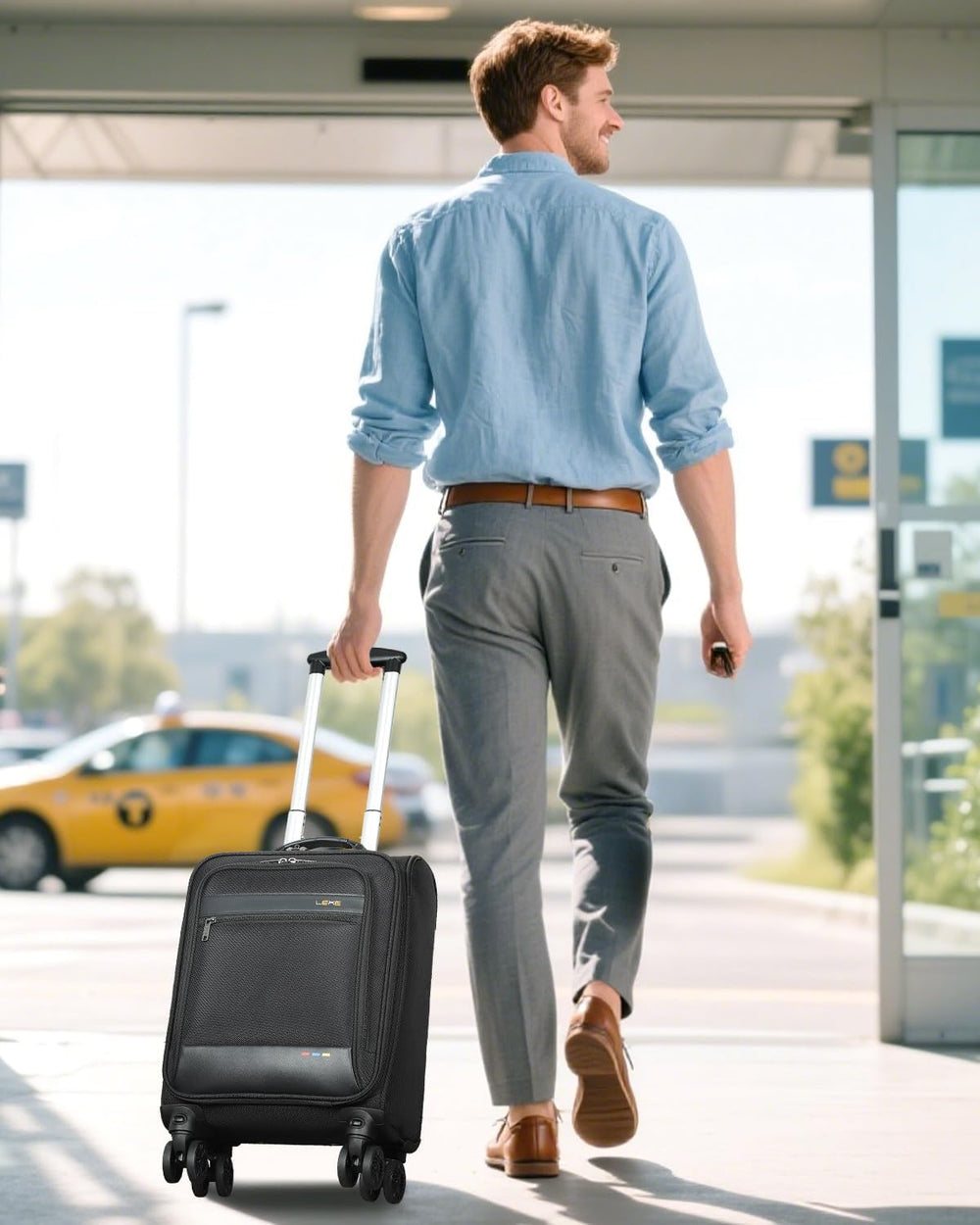 Uitbreidbare zwarte softside handbagage koffer met 4 wielen; meer ruimte voor korte vliegvakanties. Goedgekeurd.