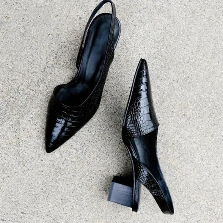 Elegante zwarte damespumps met croco print en comfortabele hakken, geschikt voor elke gelegenheid.