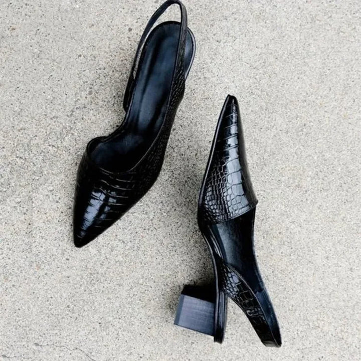 Elegante zwarte damespumps met croco print en comfortabele hakken, geschikt voor elke gelegenheid.
