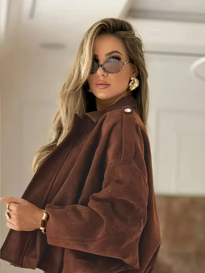 Dames oversized bikerjack van leer, met asymmetrische rits voor een trendy herfst- en winterlook.