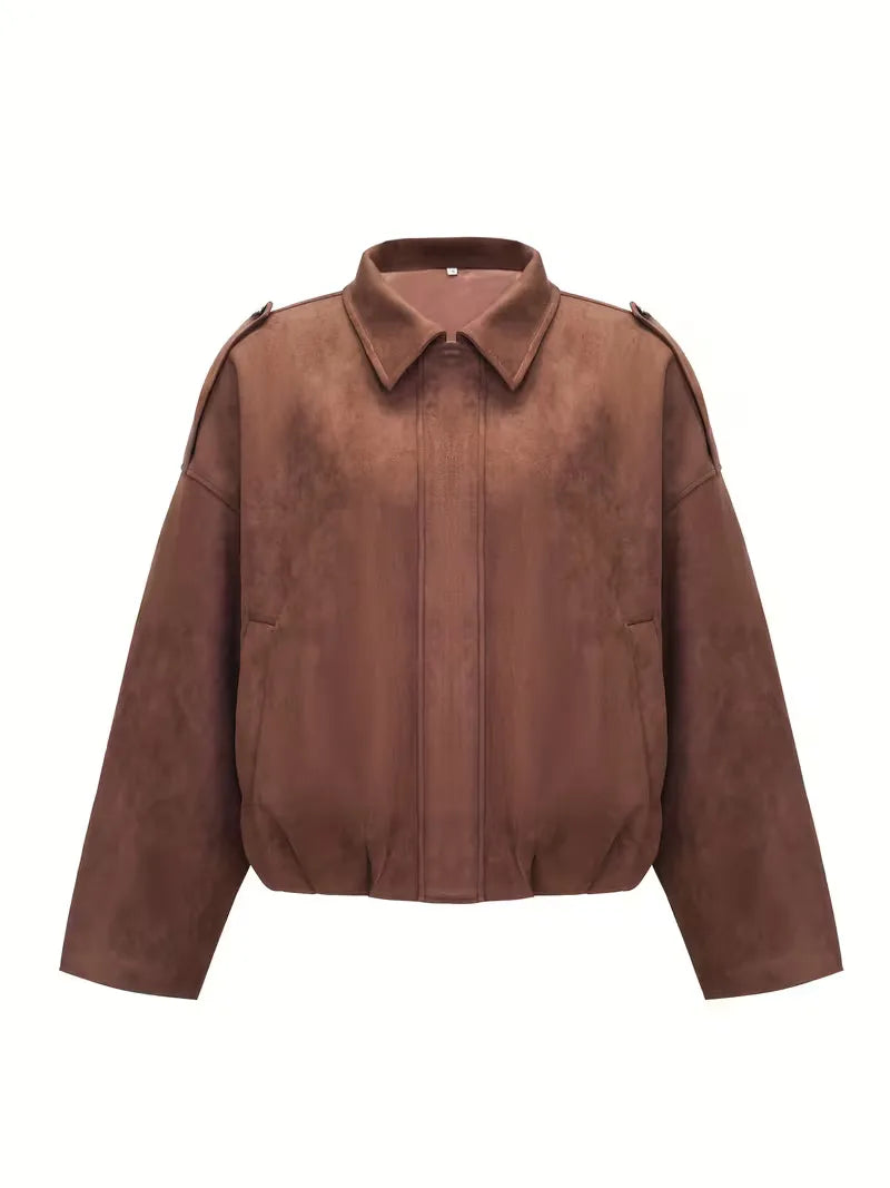 Stijlvolle donkerbruine oversized leren damesjas, een essentieel item voor streetwear en casual mode.