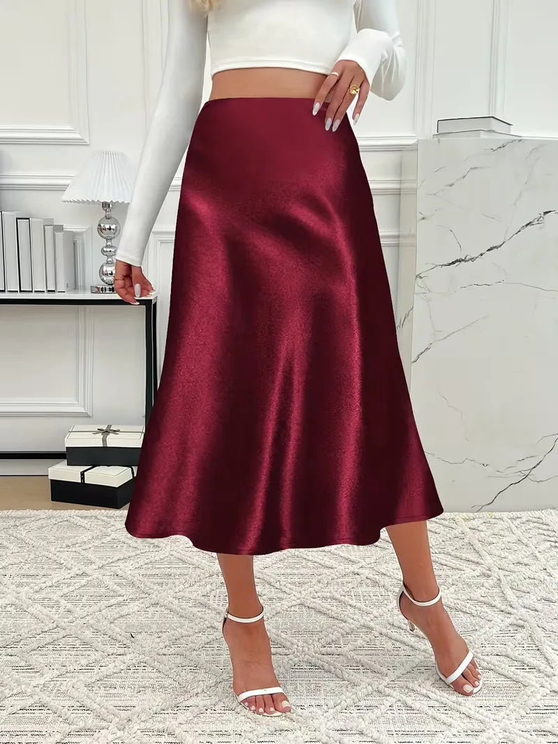 Grijze satijnen damesrok, hoge taille, zakelijk chique of casual elegant.