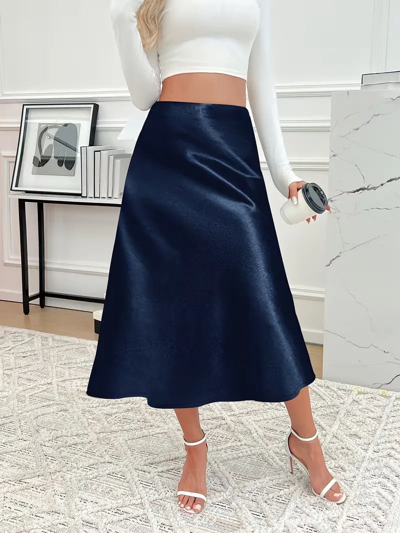 Smaragdgroene satijnen damesrok, hoge taille, zwierig model, lente/zomer collectie.