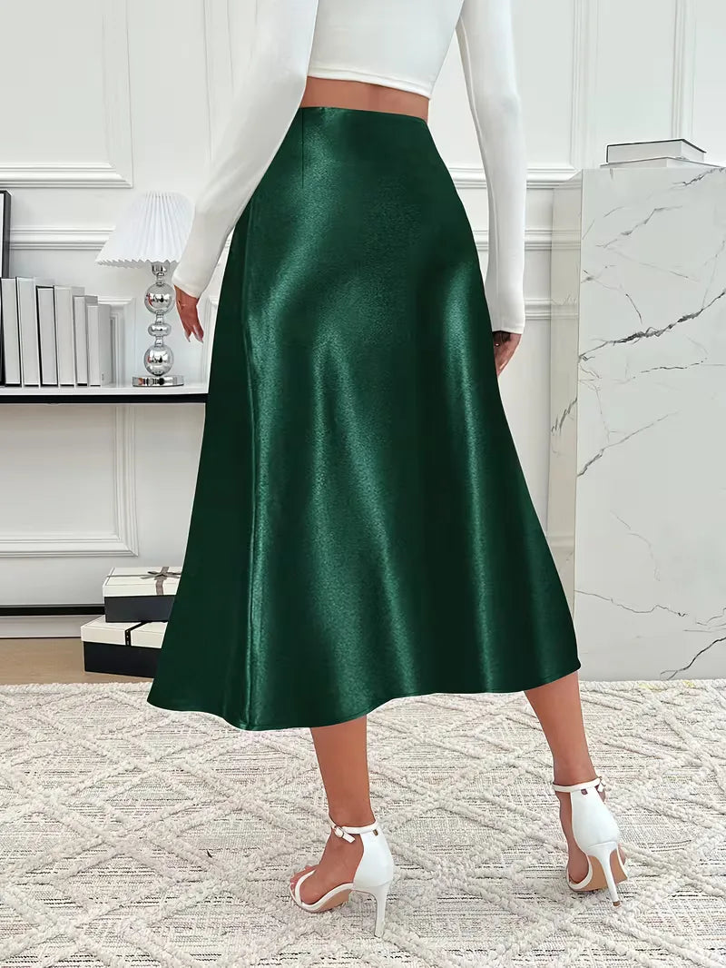 Zilveren satijnen dames midi rok, hoge taille, glanzend en feestelijk.