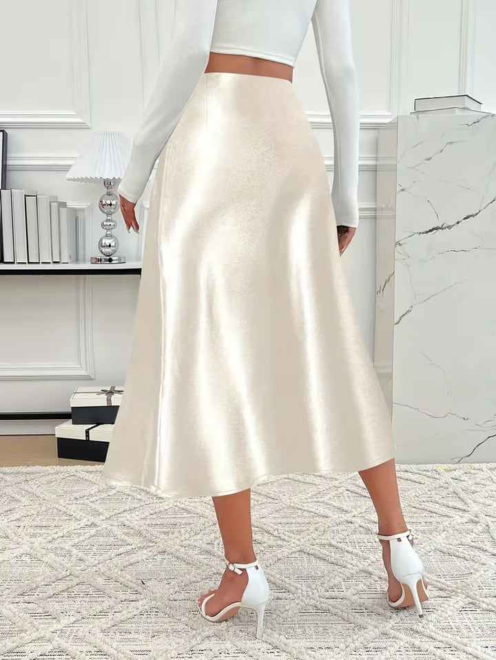 Lichtroze satijnen midi rok, hoge taille, zacht en vrouwelijk voor dames.
