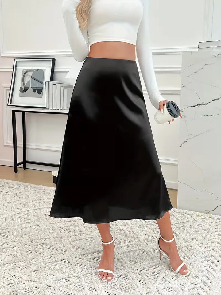 Smaragdgroene dames satijnen midi rok, hoge taille, voor een stijlvolle avondlook.