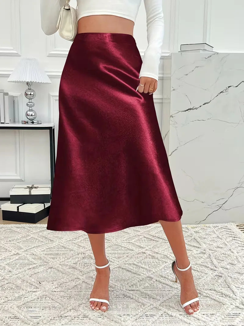 Zilverkleurige satijnen damesrok, hoge taille, perfect voor een avondje uit.