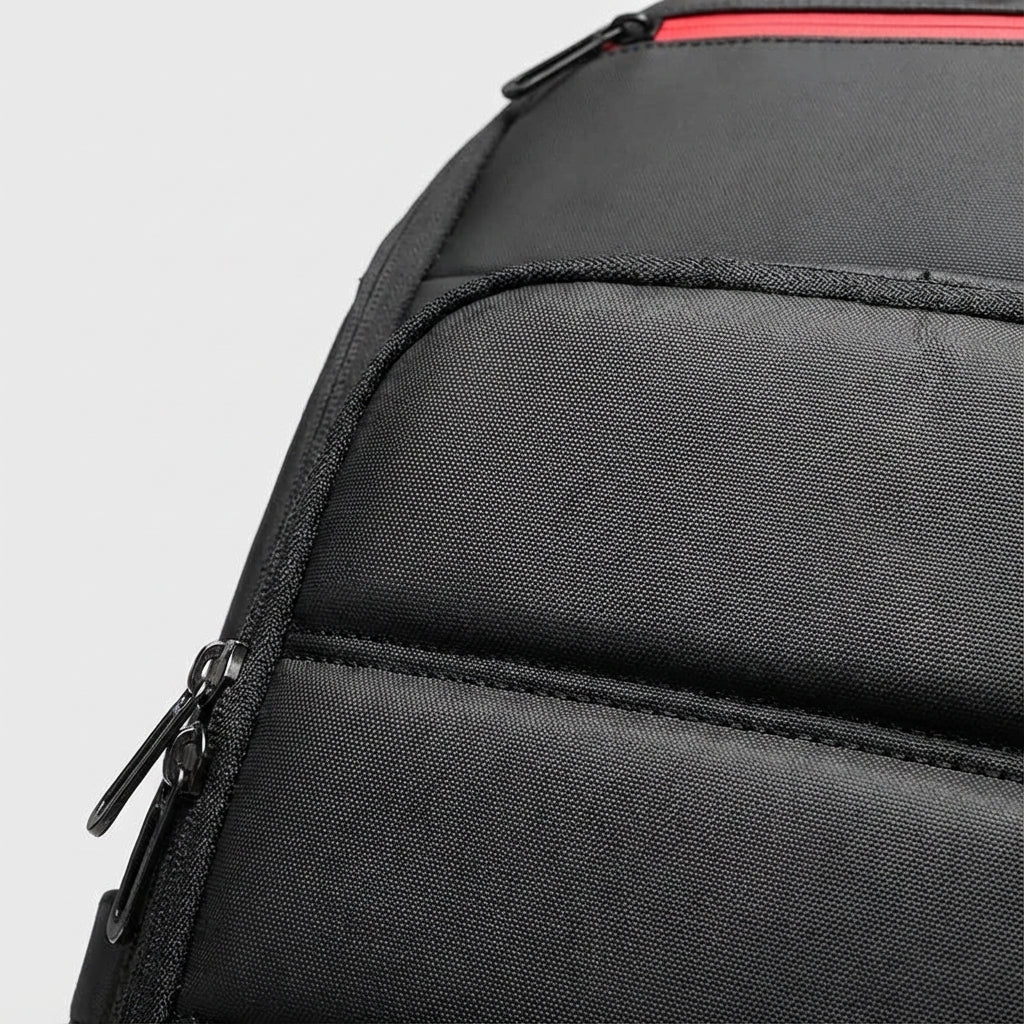 Duurzame waterbestendige anti-diefstal laptoprugzak met geïntegreerde USB-oplaadpoort, geschikt voor reizen en pendelen.