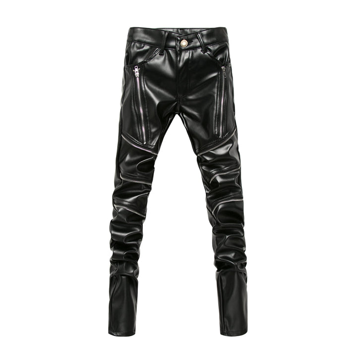 Stijlvolle zwarte heren citybroek met lederlook en bikerstijl, perfect voor een trendy uitstraling.