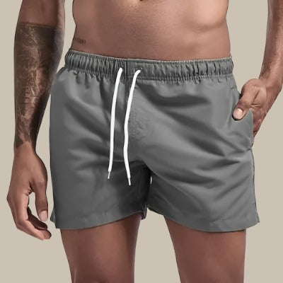 Levendige blauwe sneldrogende zwembroek voor heren, comfortabele badmode voor de zomer, met mesh voering.