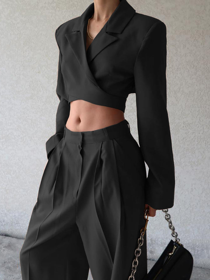 Comfortabele zwarte wijde high-waist broek, onderdeel van een elegante tweedelige dames zomer set.