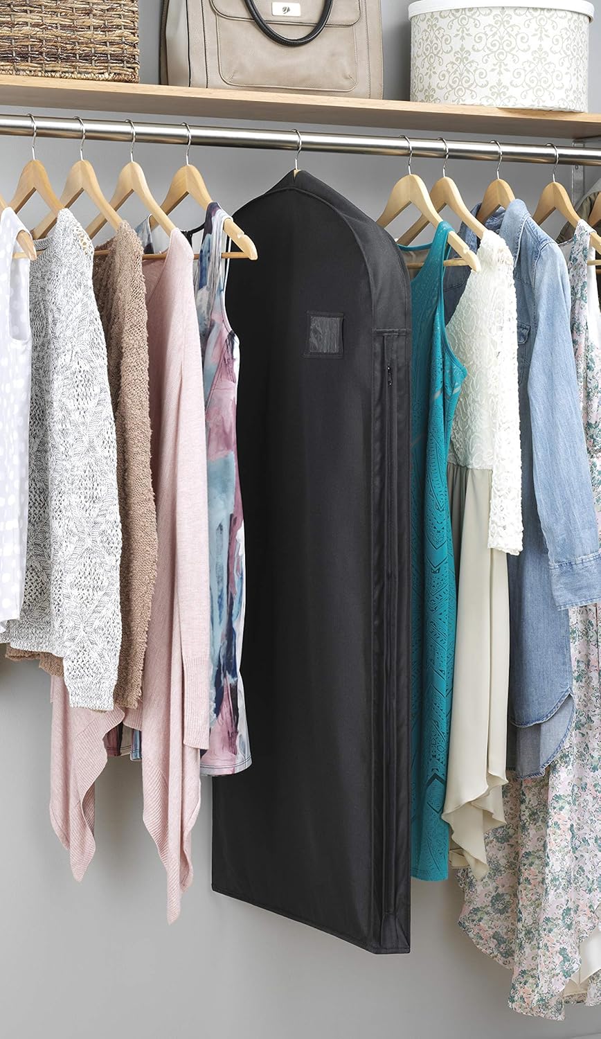 Waterafstotende reistas voor kleding, compleet met stevige rits en handig accessoirevak in zwart.