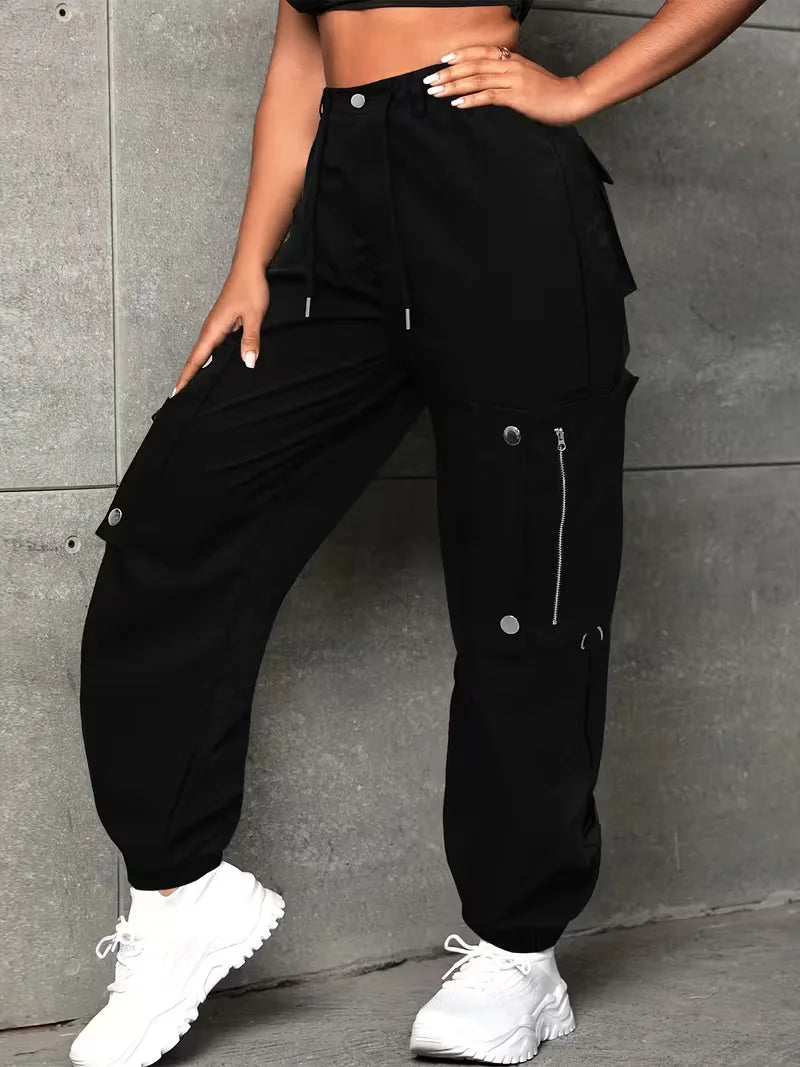 Dames wijde zwarte cargo broek voor een trendy casual look, comfortabel en veelzijdig voor dagelijks gebruik.